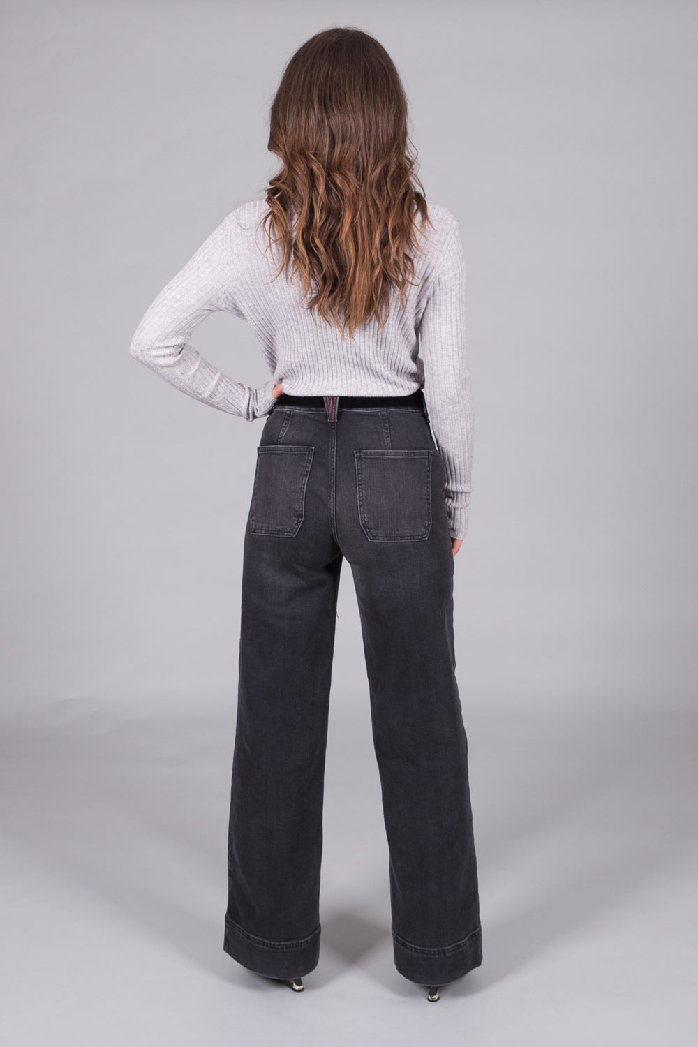 Ribbed V-Neck Jumper - Grey