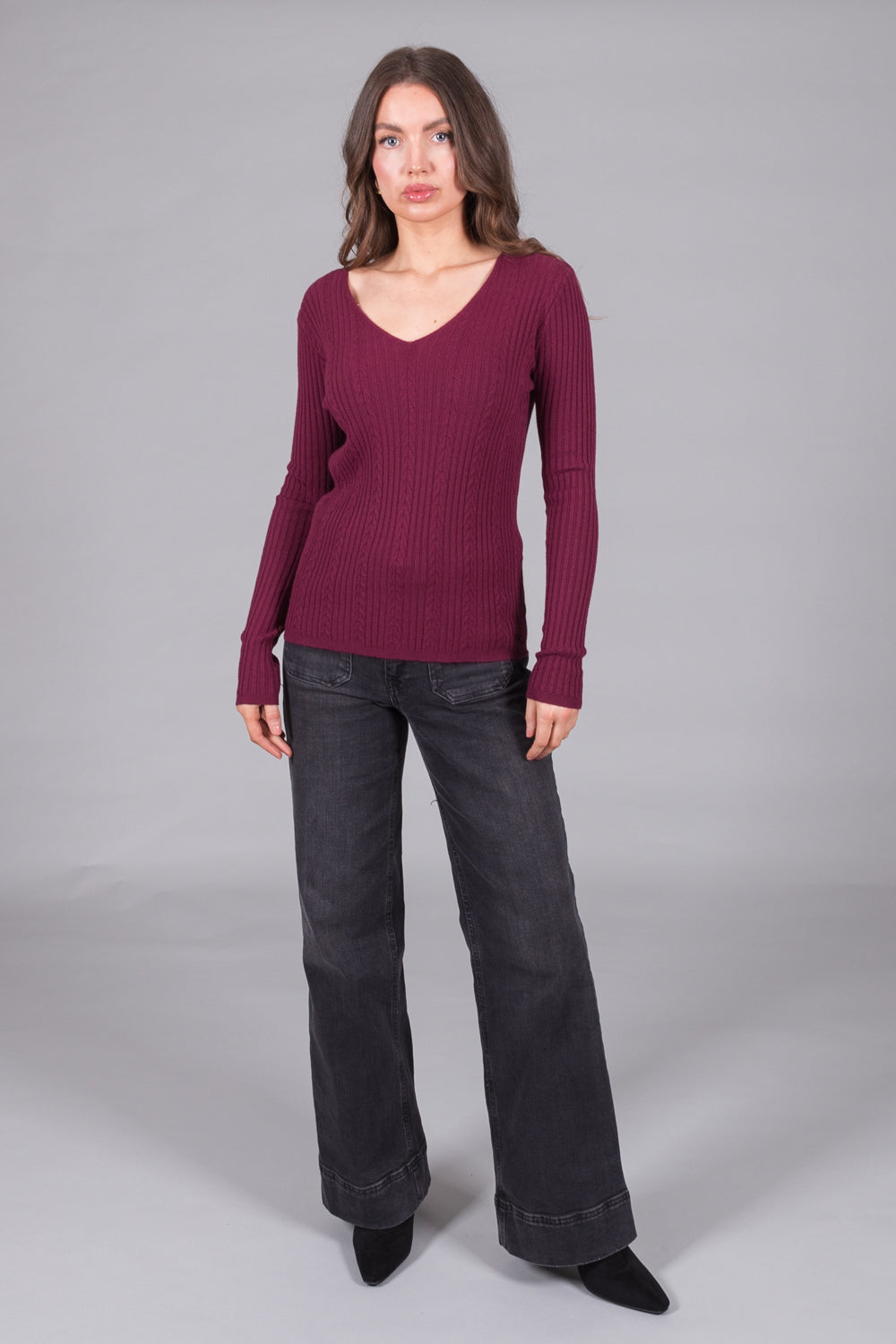 Ribbed V-Neck Jumper - Plum