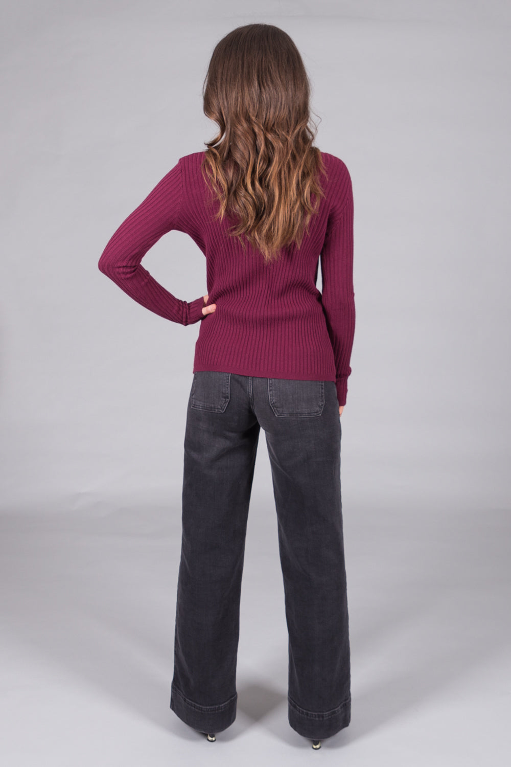 Ribbed V-Neck Jumper - Plum