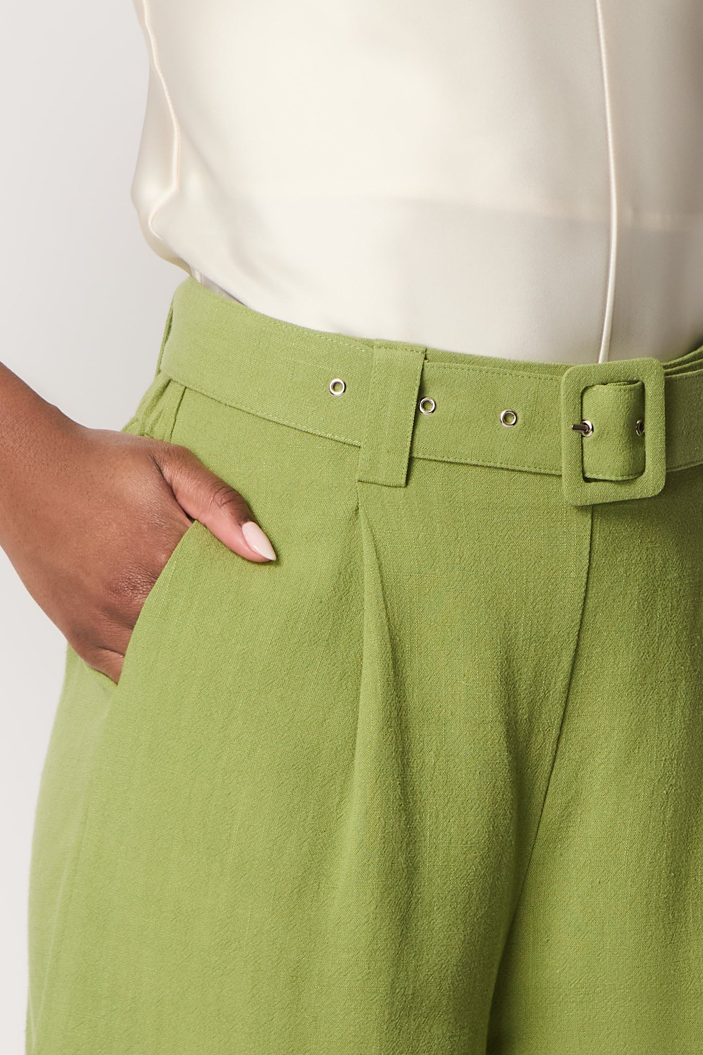Tailored Linen Shorts - Green