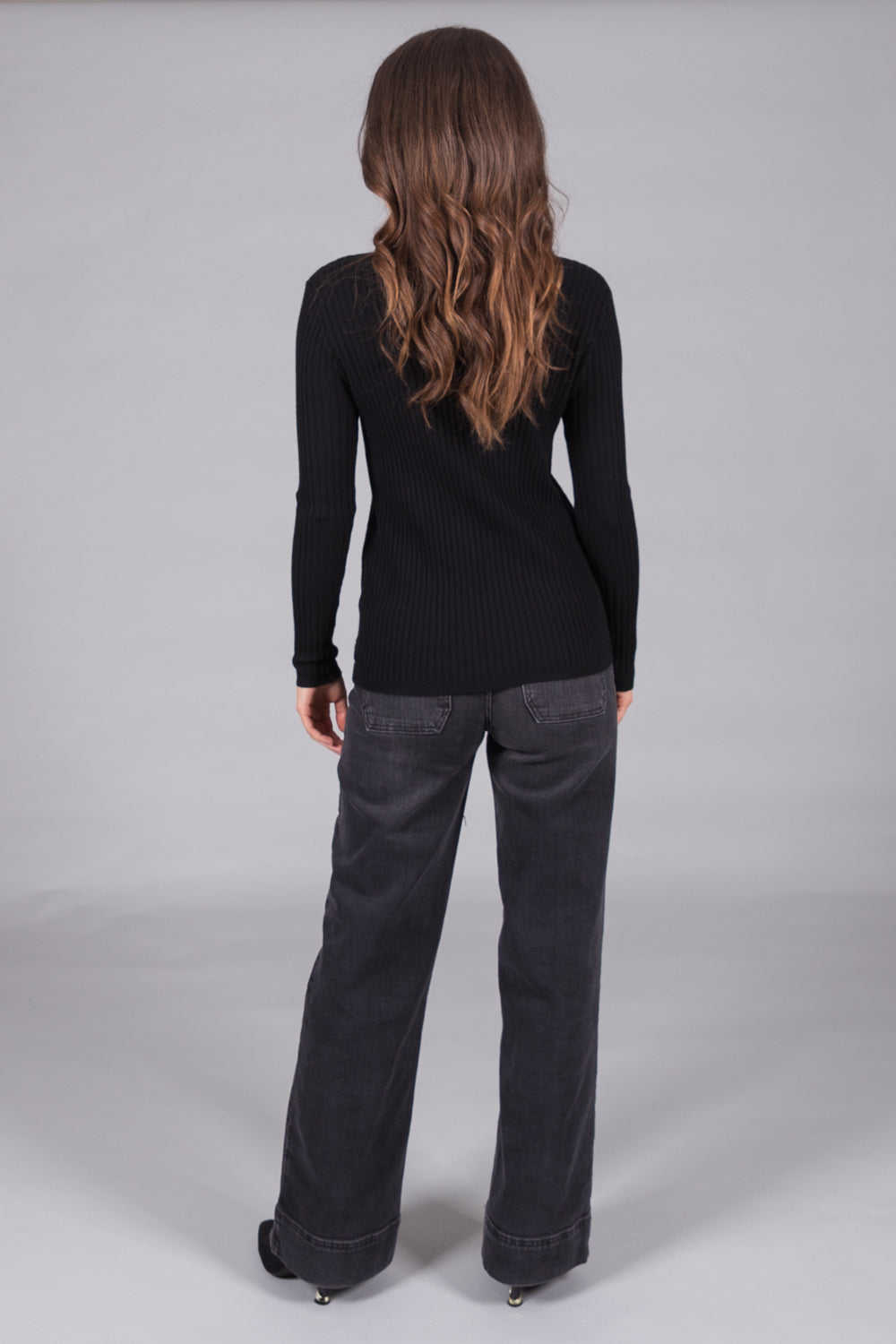 Ribbed V-Neck Jumper - Black