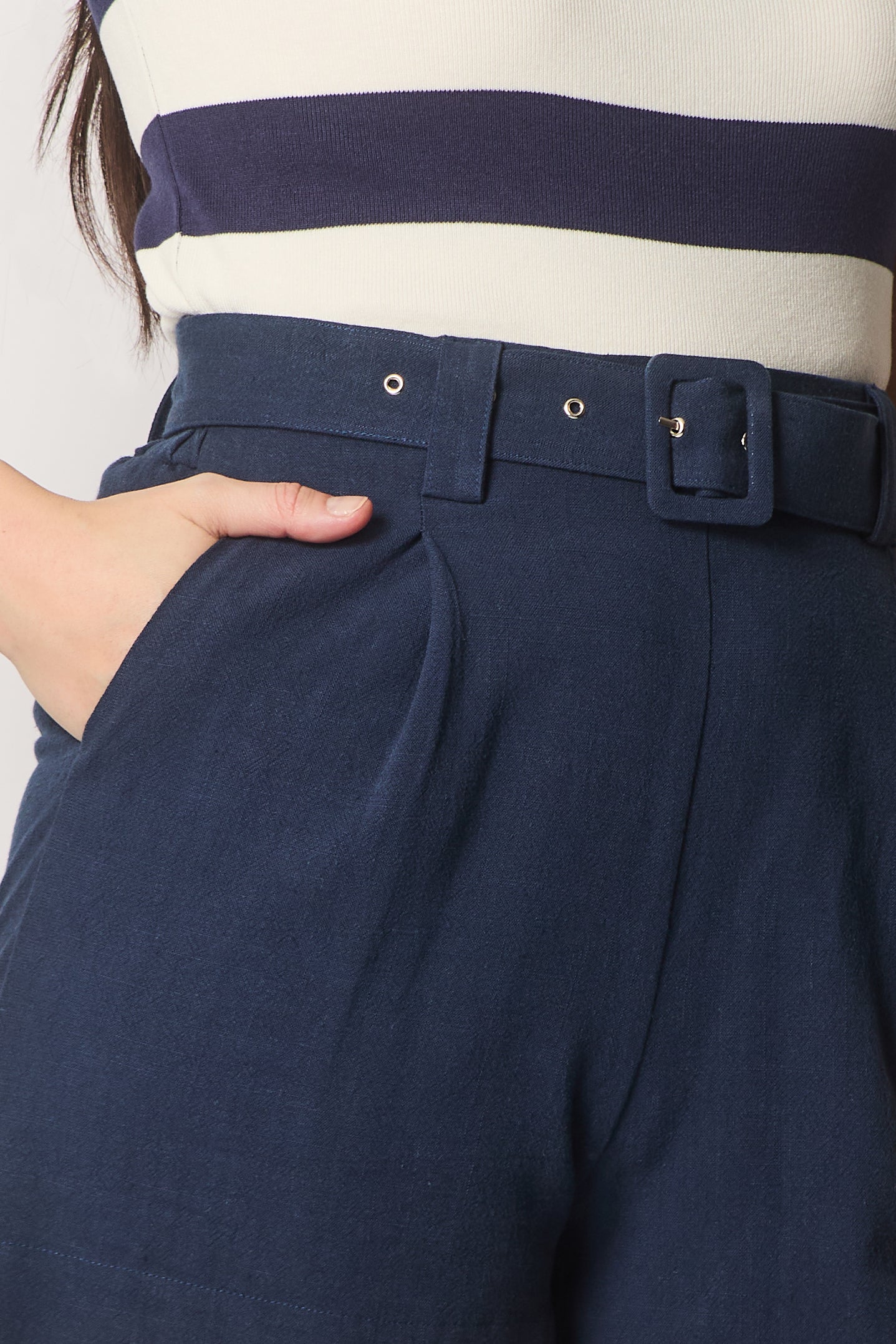 Tailored Linen Shorts - Navy